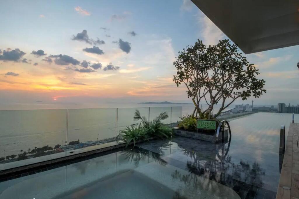 Апартаменты The Riviera Jomtien Экстерьер фото