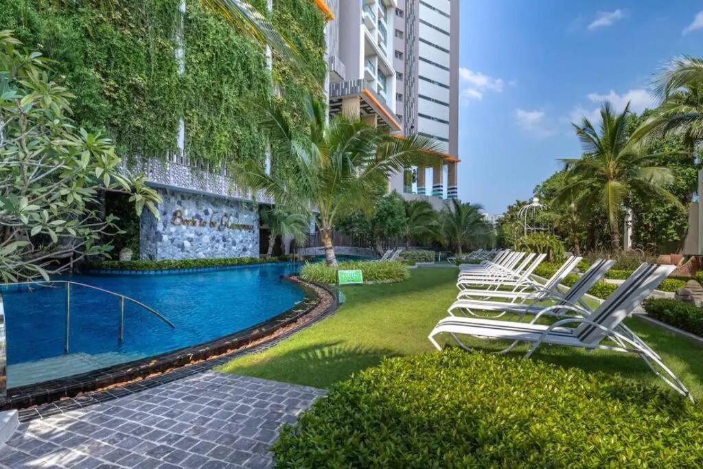 Апартаменты The Riviera Jomtien Экстерьер фото